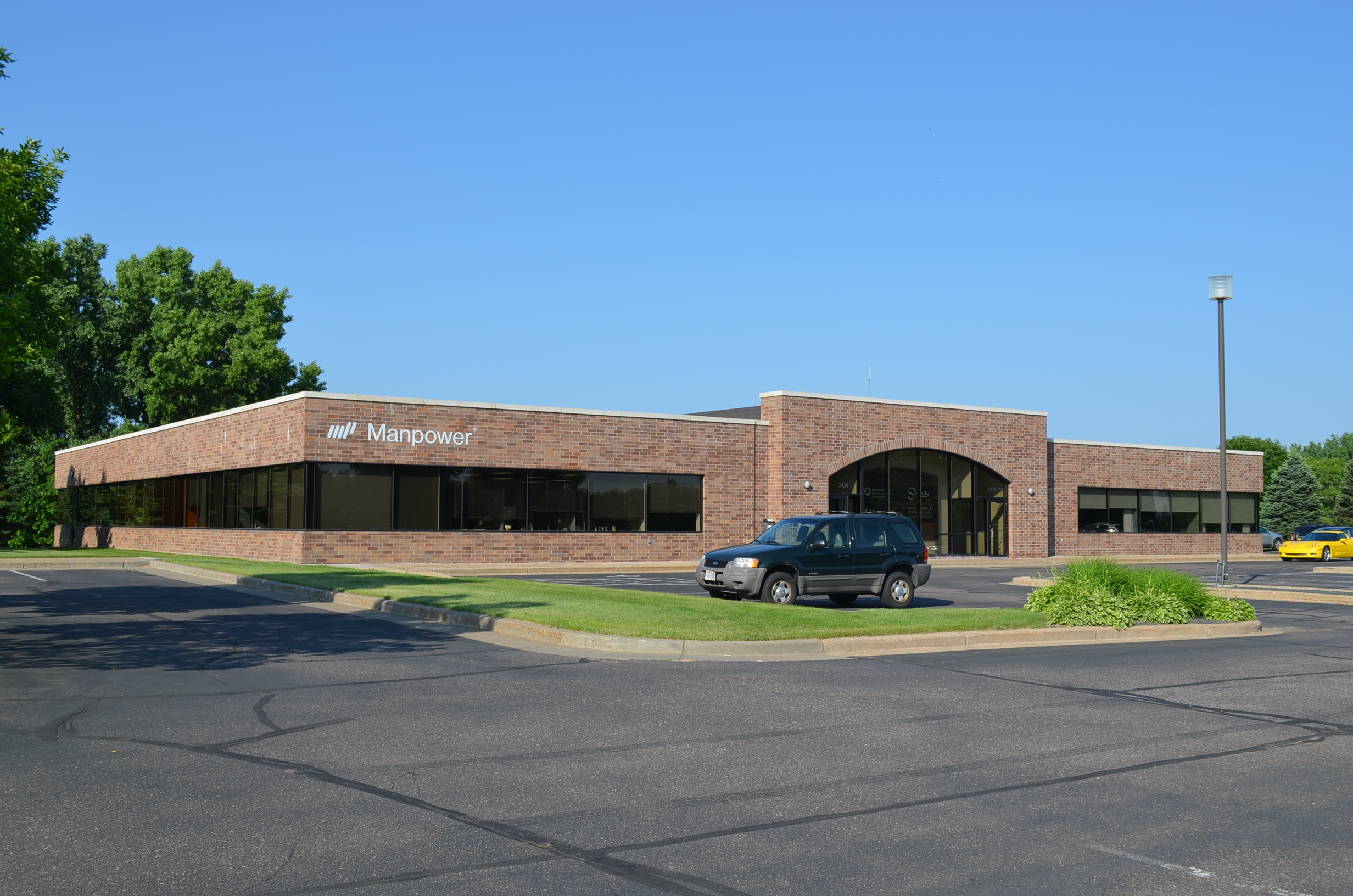 3430 Oakwood Mall Drive, Eau Claire, WI